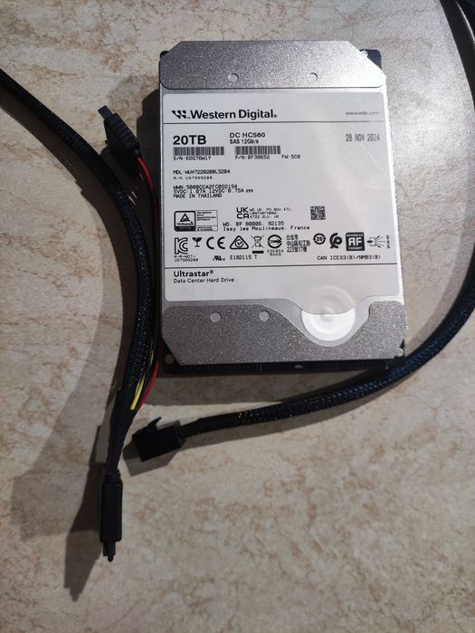 SAS диск 12 Gb/s WD Ultrastar DC HC560 20 TB 0% использования + кабель SFF-8643 to SFF-8639 with Sata