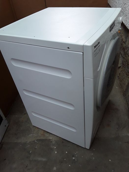 Maquina de Lavar Roupa MIELE - igual a nova