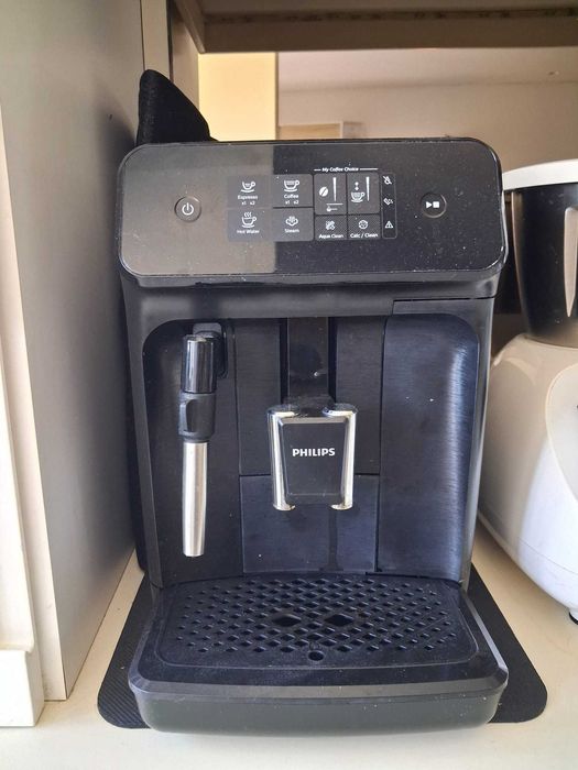 Máquina de Café Automática PHILIPS Série 2200