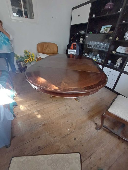 Conjunto mesa e cadeiras mogno