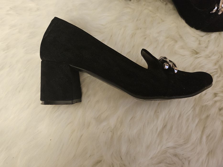 Szpilki czarne na grubym obcasie r.37 z srebrnym łancuszkiem