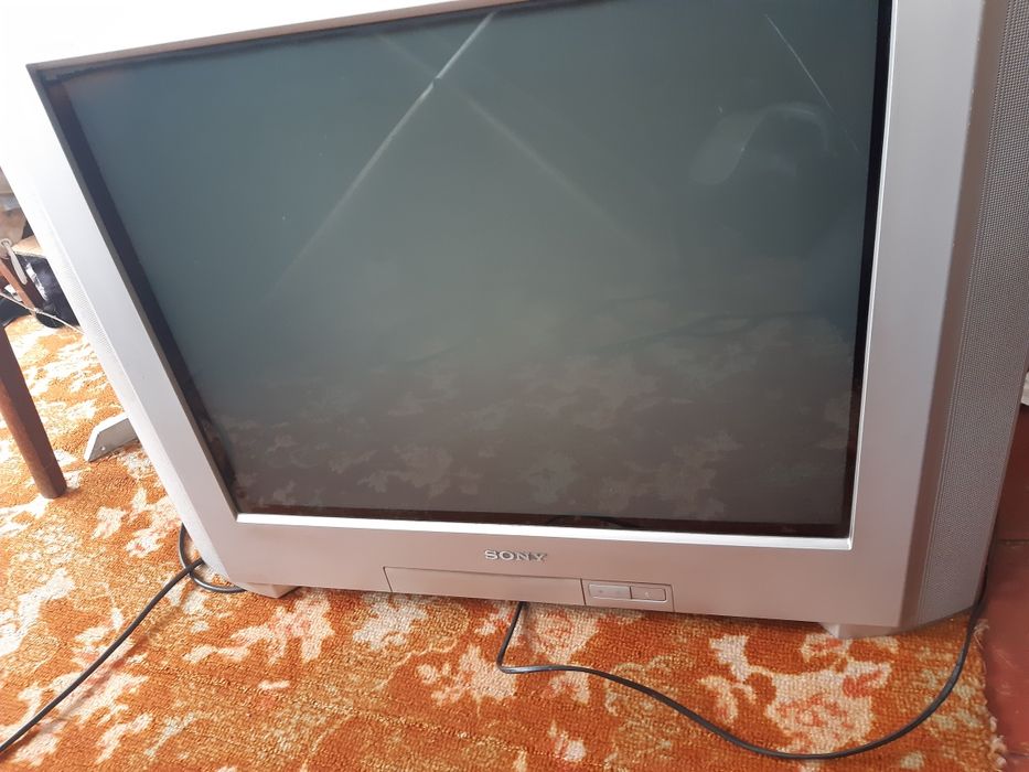 Телевизор Sony Trinitron 29 дюймов.