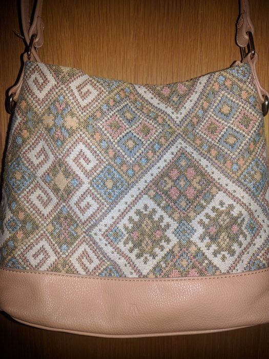 Mala colorida como nova