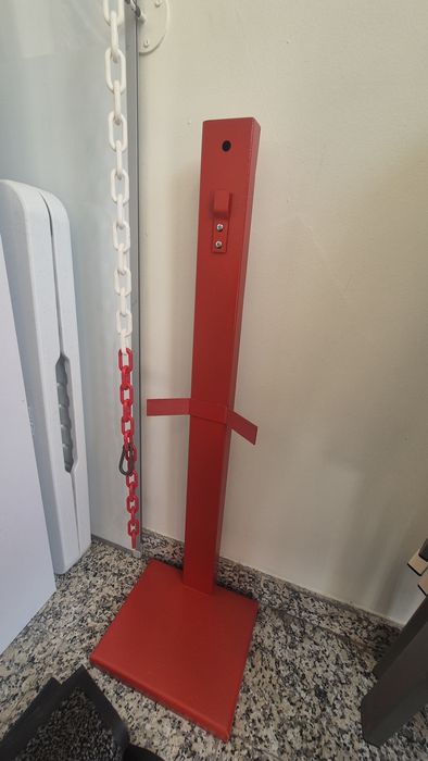 Base vertical para extintor