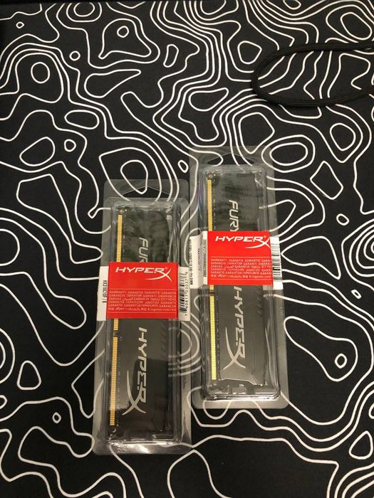 Оперативна я  память по 8 гб