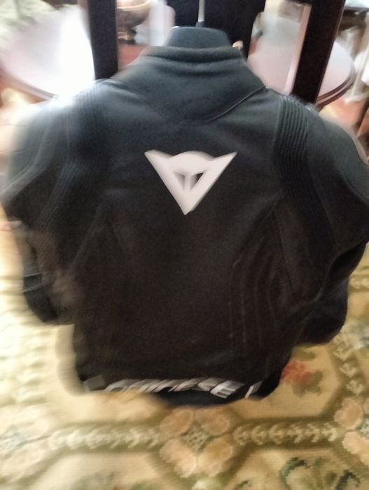 Casaco dainese couro pouco uso