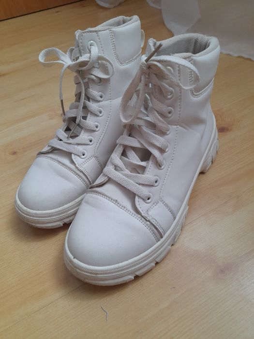 Buty damskie biały na jesień