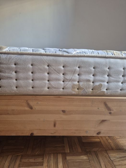 Vendo cama de casal com colchão