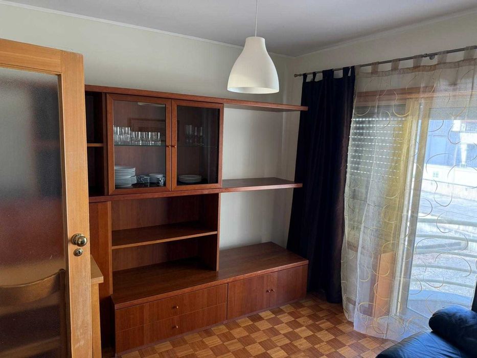 Arrendamento de apartamento T1 na Rua de Camões, junto ao Metro da Trindade, centro do Porto