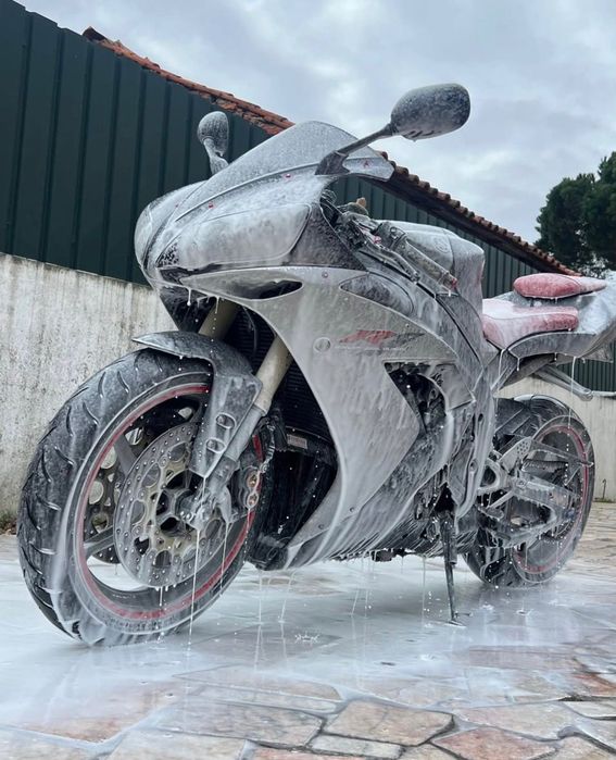 R1 2004 só pegar a acelerar!