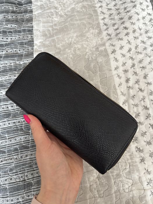 Czarny duży portfel