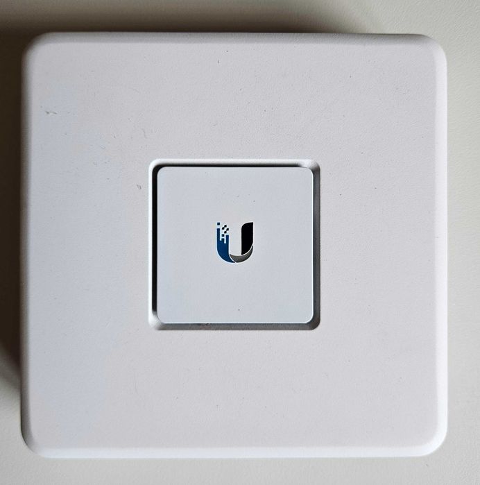 Ubiquiti UniFi Security Gateway (USG) — router/firewall UniFi