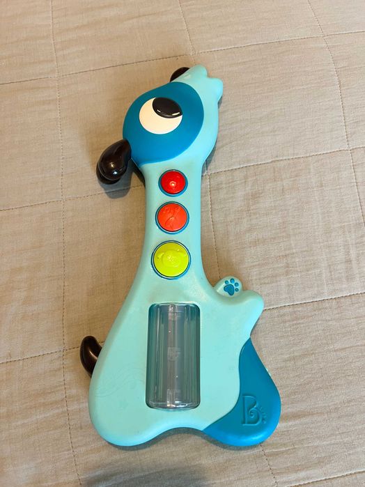 Mini Gitara Interaktywny Grający Piesek - B.Toys + Bębenek
