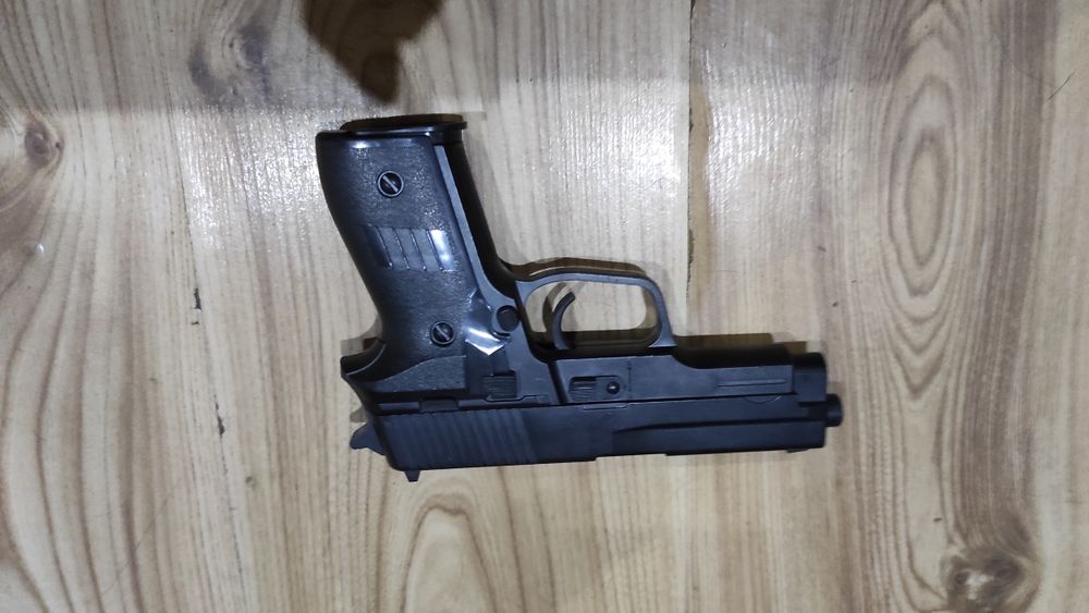 Zabawkowy pistolet