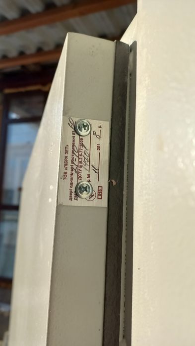 Двери  960*2100 мм противопожарные ЕІ - 60 , решетки 690*1610 мм