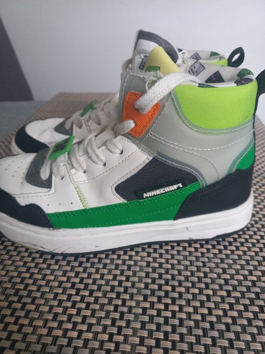 Vende se sapatos de tenis