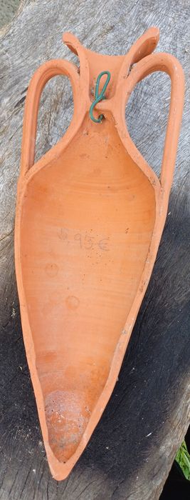 Meia ânfora de parede