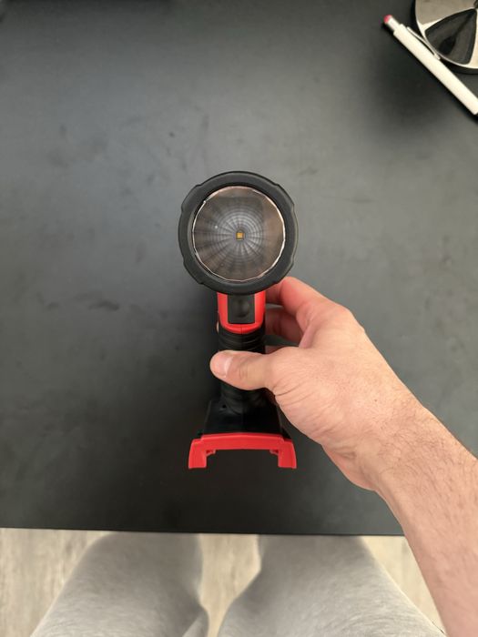 Фонарик milwaukee