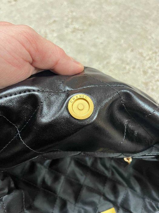 Сумка chanel medium 22 из черной телячьей кожи