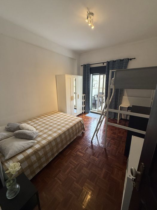 Quarto casal c/s filho Despesas incluídas c contrato em Entroncamento