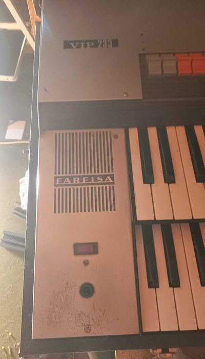 Órgão Vintage Farfisa VIP 233 (1970s) – Completo c/ Pernas, Mala e Cabos