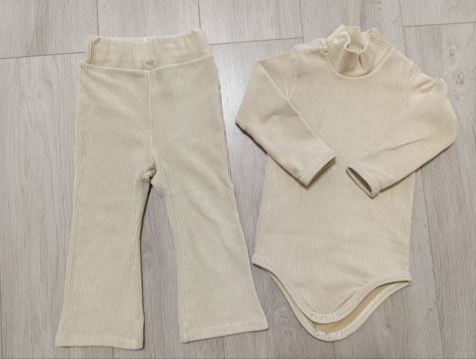Продам костюмчик в бежевому кольорі на дівчинку
