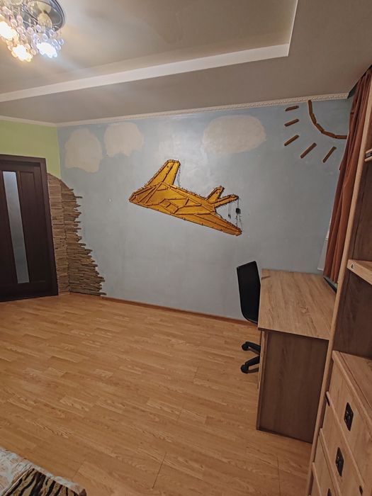 Здається в оренду 4х кімнатна квартира.