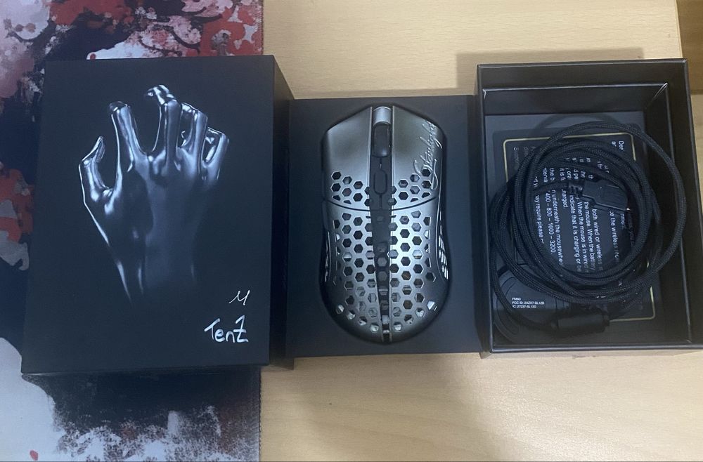 Finalmouse Starlight Pro TenZ - Small - Edição limitada