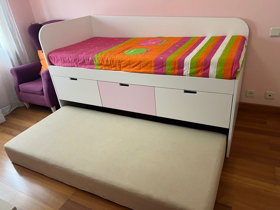 Cama e cómoda lacada