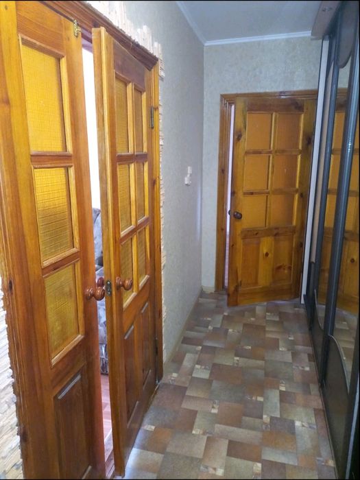 Продається 2 кімнатна , 54 м, вул. Дніпровська.