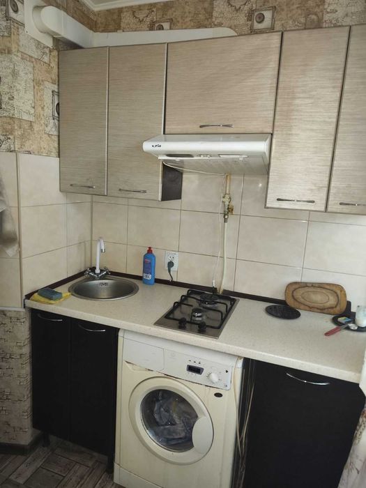 здам 1 кімн кв Ліски,1\9 цегла,ремонт,великий балкон,поруч ліс