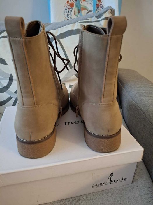 Jasnobrązowe botki