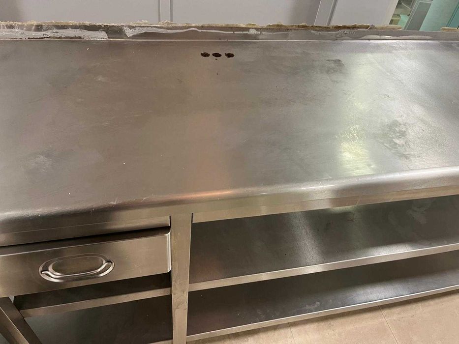 Balcão de bar com frigorífico
