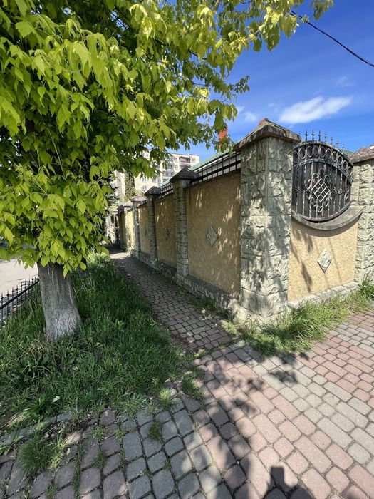 Будинок з цегли та Будинок з бруса на одній ділянці, басейн, баня.