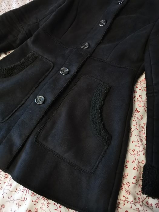 Czarny krótki płaszcz