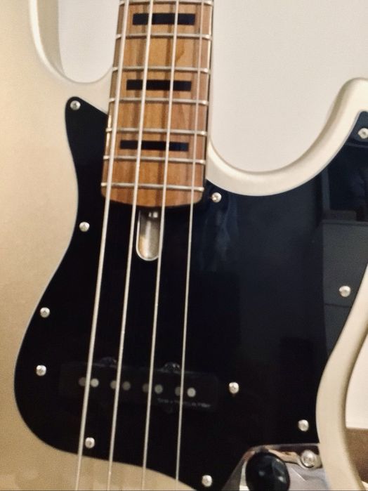 Baixo Sire Marcus Miller V5 4 Cordas - Champagne (Como Novo)