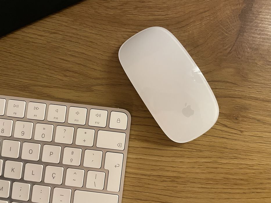 iPad Pro 13”_M4 - WiFi + e-Sim - 256 GB  - Com Todos os Acessórios