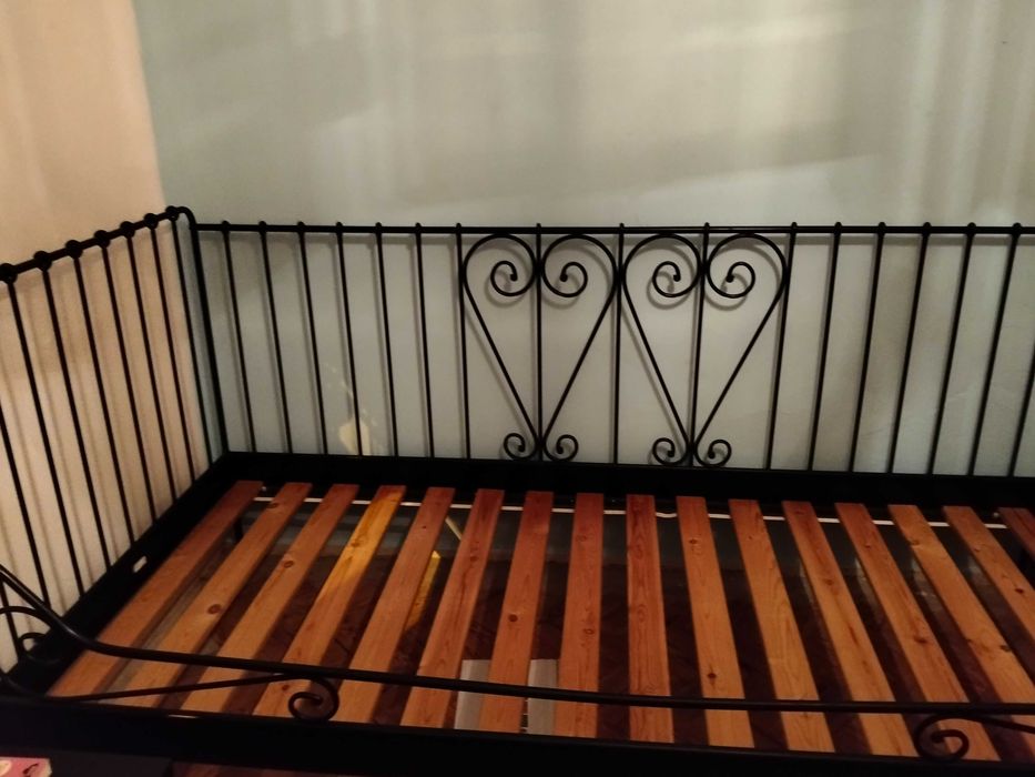 Cama de ferro preta IKEA