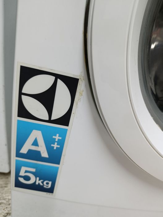 Pralka Electrolux 5kg 1200obr/min A++ slim 38cm