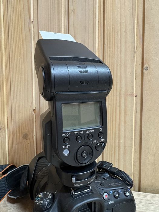 Sony A58 об’єктив 18-135mm SAM спалах Sony HVL-F43M