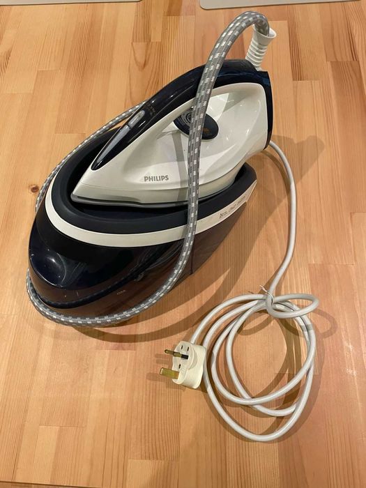 Ferro de Passar Roupa com caldeira (Tomada padrão Britânico)