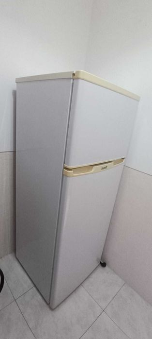 Frigorífico KUNFT 2 portas (c/ congelador)