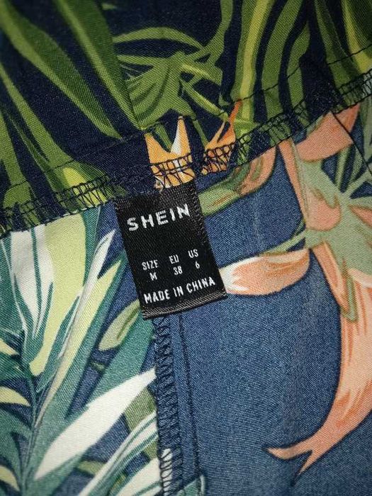 Calções em tecido florais