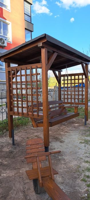 Нова дерев'яна садова качеля, садова гойдалка