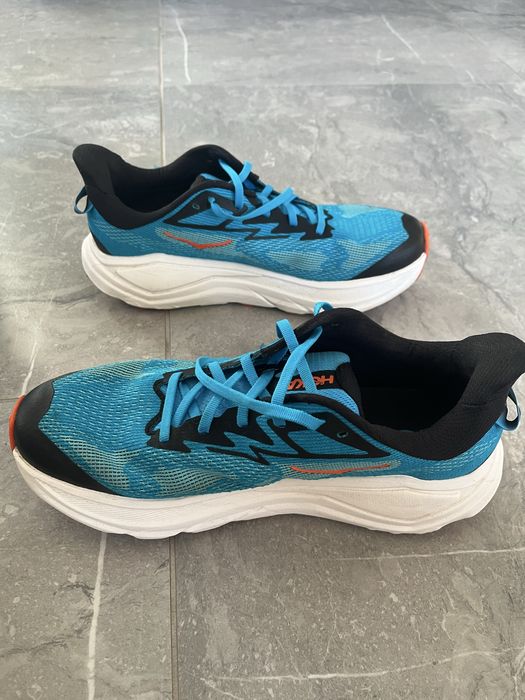Hoka Challenger 8 43 1/3