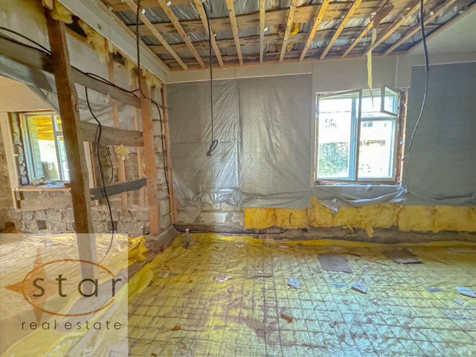 Продаж окремого будинку по вул. Білогірська