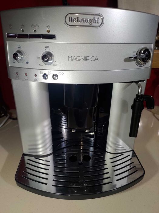 Máquina de Café Automática DeLonghi Magnifica ESAM3200.S422977939681454082