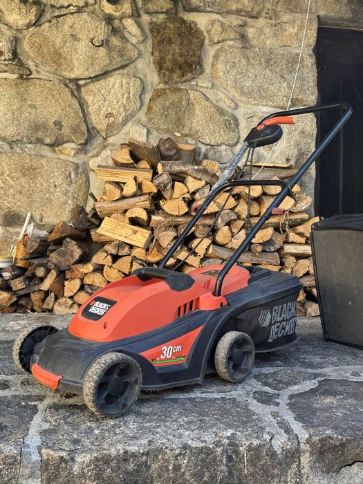 Corta-relvas Elétrico Black Decker 30 cm