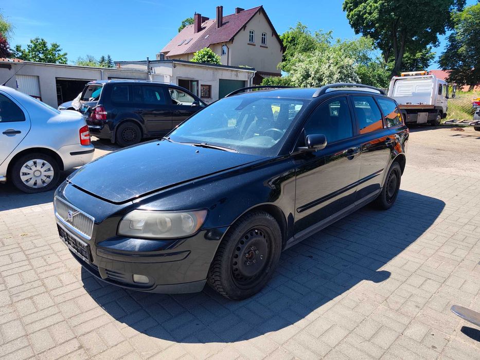 volvo v50 2,0d 2005 na części drzwi lampa maska lusterko szyba klapa klamka zamek tapicerka itp
