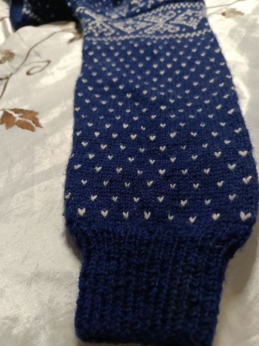 Ręcznie robiony rozpinany na guziki sweter z wełny 140 do 146 handmade